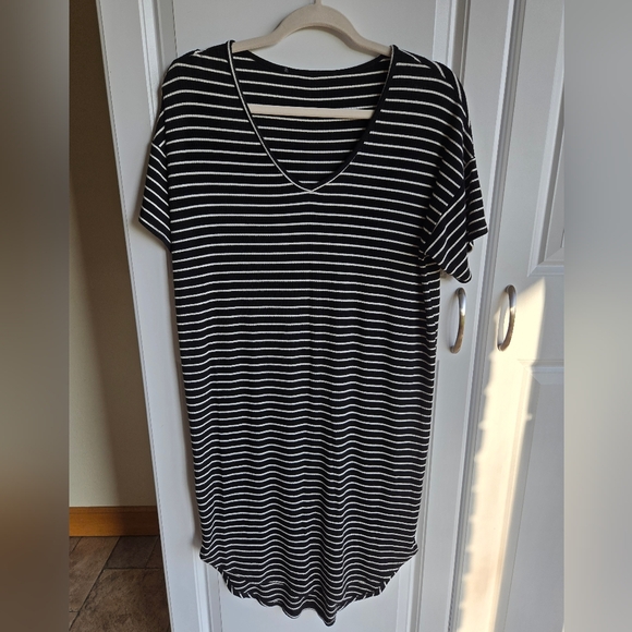 no brand Dresses & Skirts - Black and White Striped Women's Dress